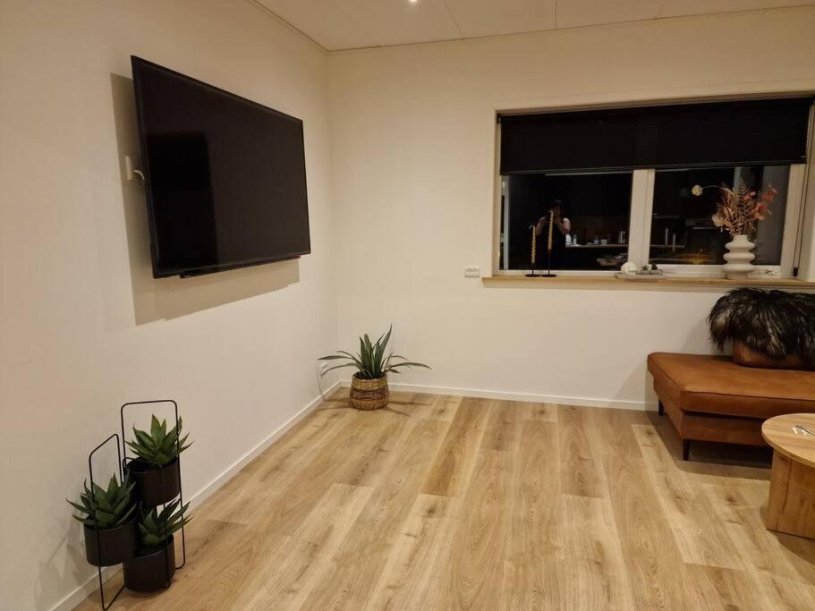 Oyndarfjordur New Flat With Hot Tub - No3 아파트 외부 사진