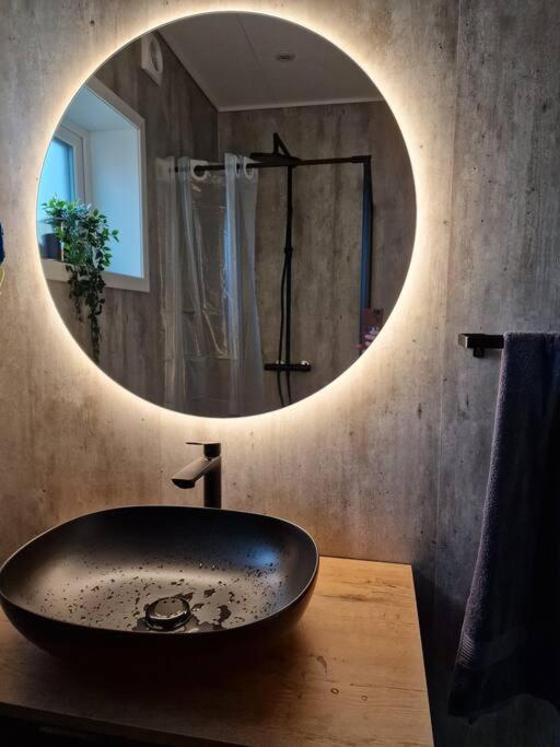 Oyndarfjordur New Flat With Hot Tub - No3 아파트 외부 사진