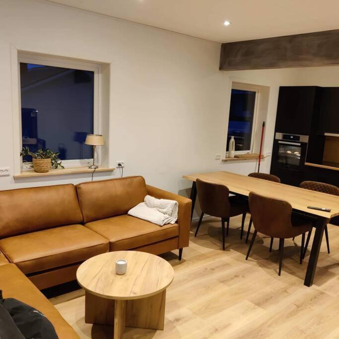 Oyndarfjordur New Flat With Hot Tub - No3 아파트 외부 사진
